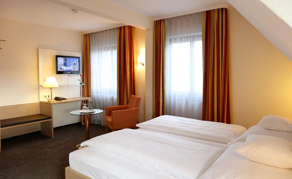 Hotel Warteck Фройденщат Екстериор снимка