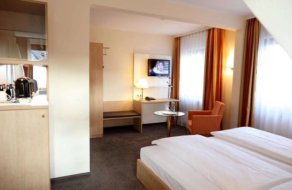 Hotel Warteck Фройденщат Екстериор снимка