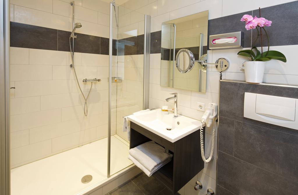 Hotel Warteck Фройденщат Екстериор снимка