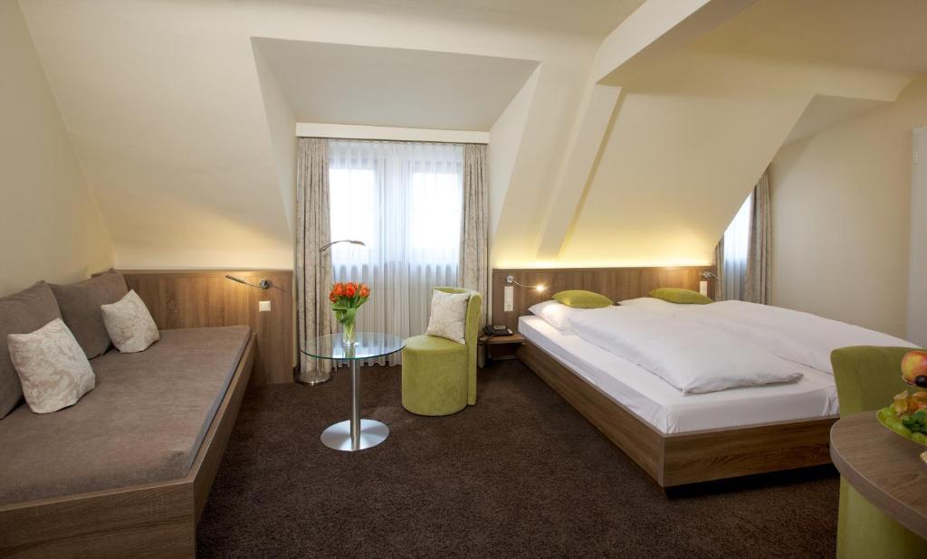 Hotel Warteck Фройденщат Екстериор снимка
