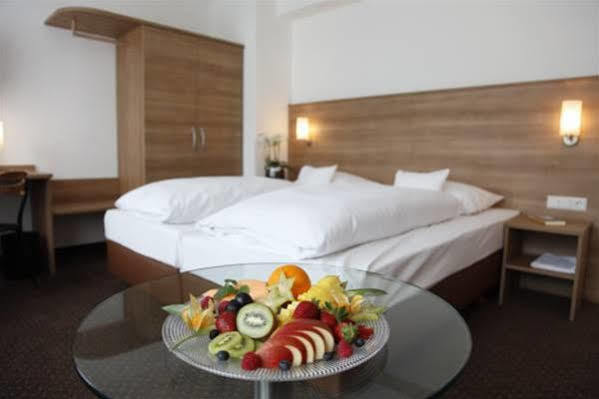 Hotel Warteck Фройденщат Екстериор снимка